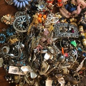 JEWELRY LOT OVER 7LBS-A COLLECTORS DREAM!! SIGNED PIECES , NEW INVICTAS ETC.